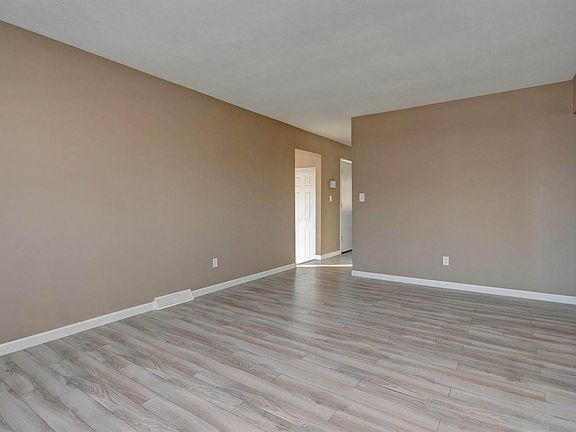 3rd image of 5553 Aqua St