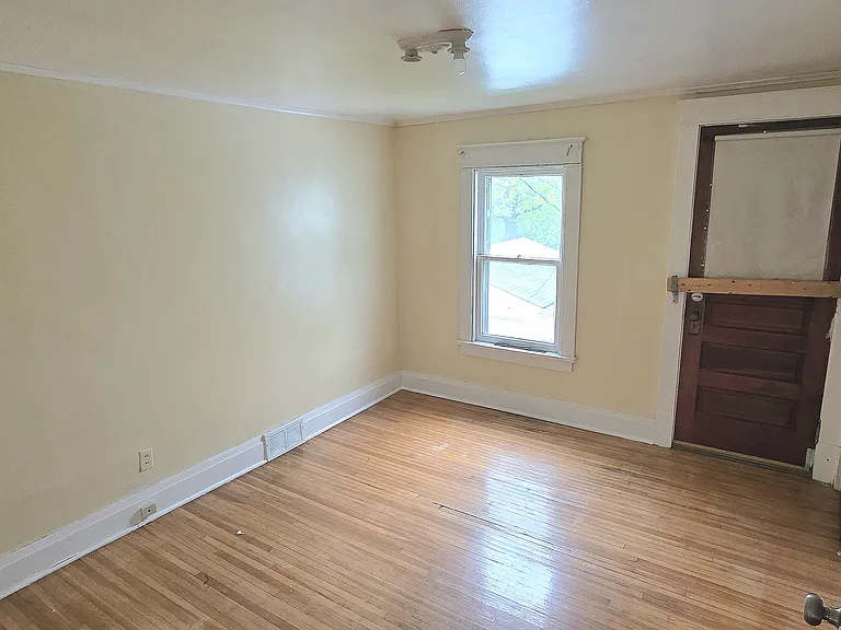 109 Leonard St — Photo 7