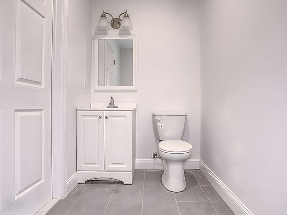 5th image of 331-333 Pershing Ave #3F