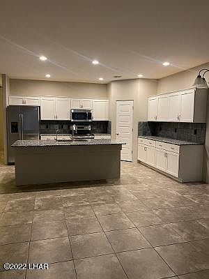 3rd image of 1786 E Chestnut Blvd