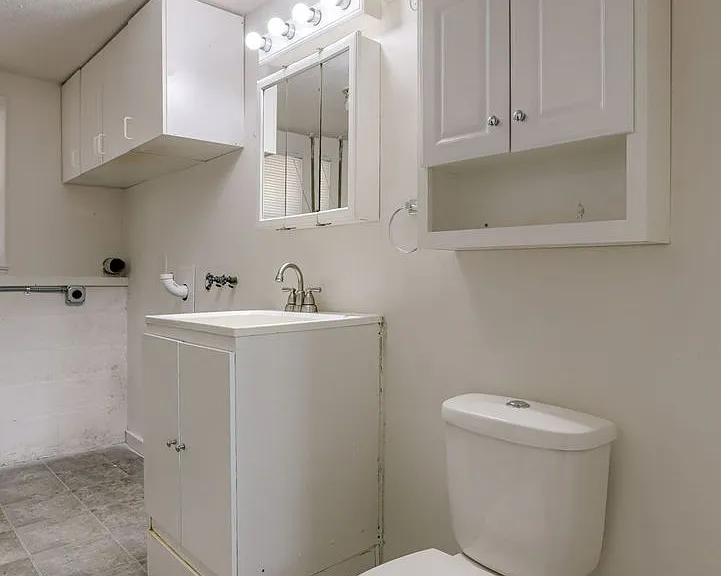 11705 Meredith Ave — Photo 22