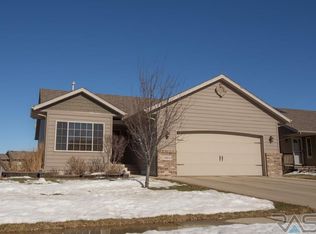 7904 W Wilson Dr, Sioux Falls, SD 57106