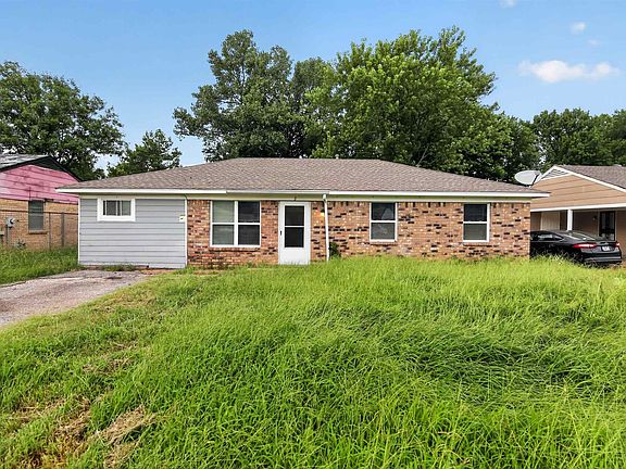 2nd image of 2 E Paxton Ln