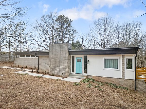 2nd image of 325 Russell Rd