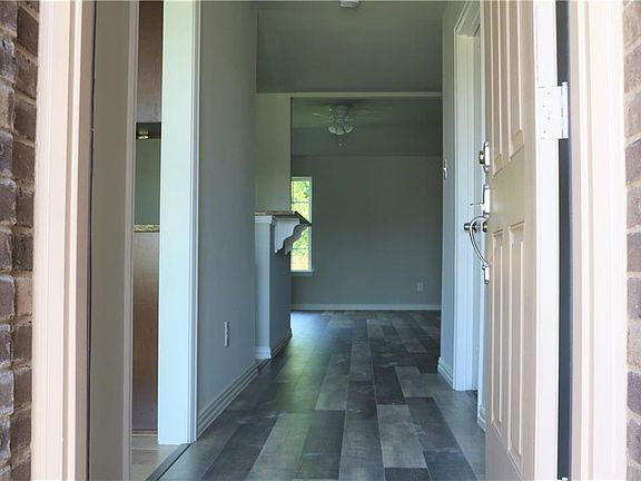 3rd image of 3610 Darby Dr