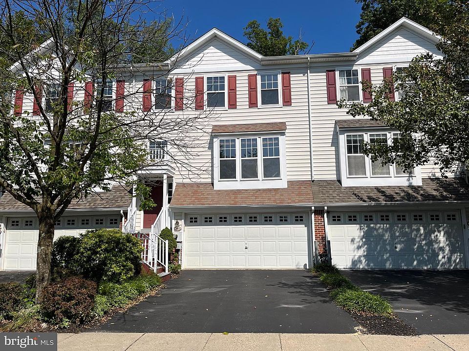 1st image of 104 Longwood Ct