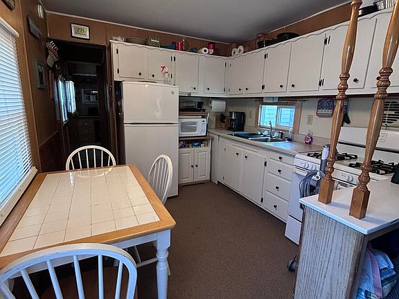 3rd image of 294 Navajo Rd