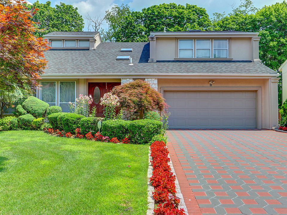 1st image of 63 Crest Hollow Ln