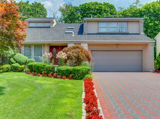63 Crest Hollow Ln, Albertson, NY 11507