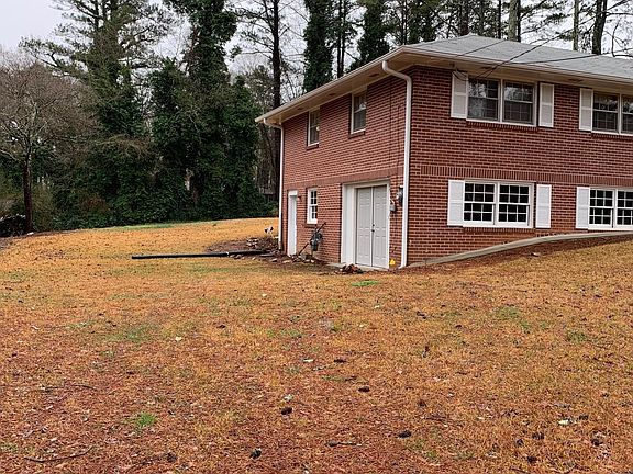 3rd image of 2268 Fox Dr