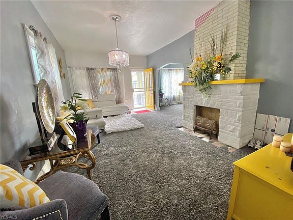 4th image of 1520 Amberley Ave