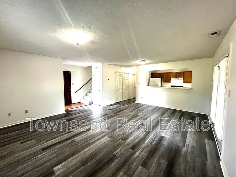 1044-2 Ancestry Dr — Photo 2