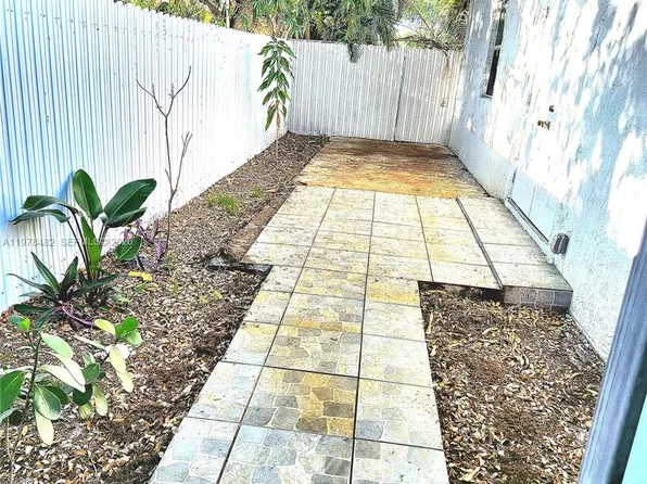 415 NW 132nd St #2, Miami, FL 33168