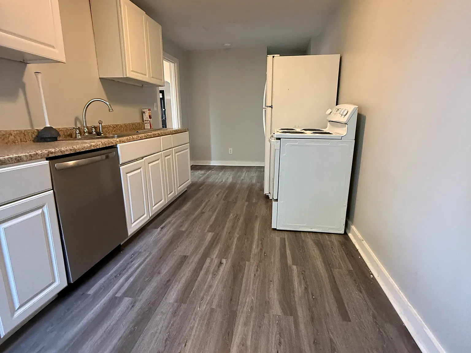 2 bed, 1.5 bath, 1300 sqft, $1,650 — Photo 3