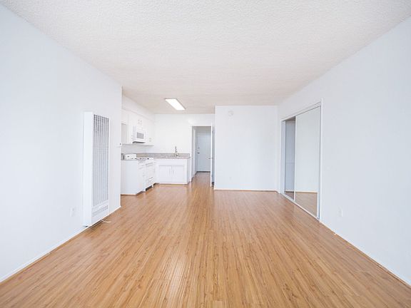 2nd image of 817 S Saint Andrews Pl #80201