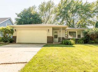 1404 Sheffield Dr, Elgin, IL 60123