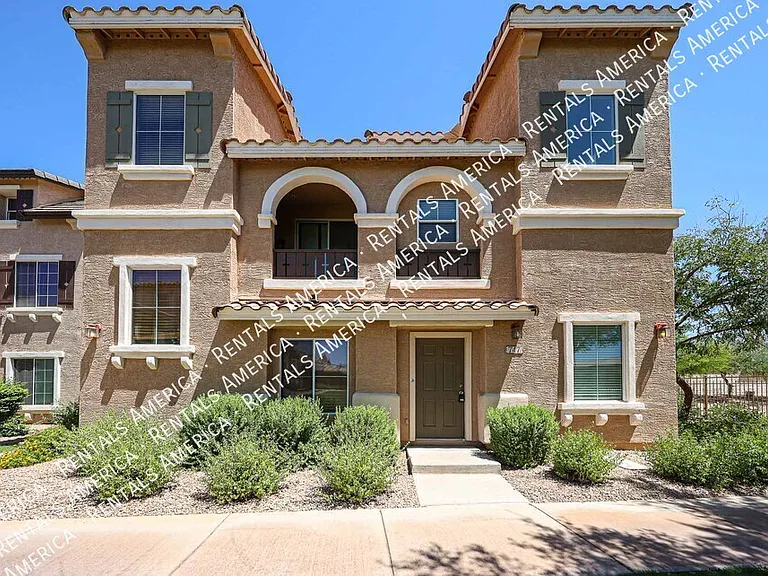 747 N Port Dr — Photo 3