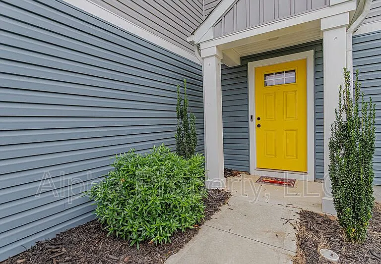 818 Purcell Dr — Photo 2