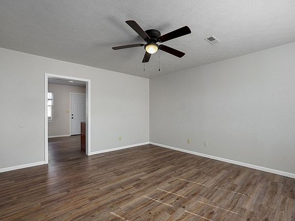 3rd image of 611-617 E Bain St #613