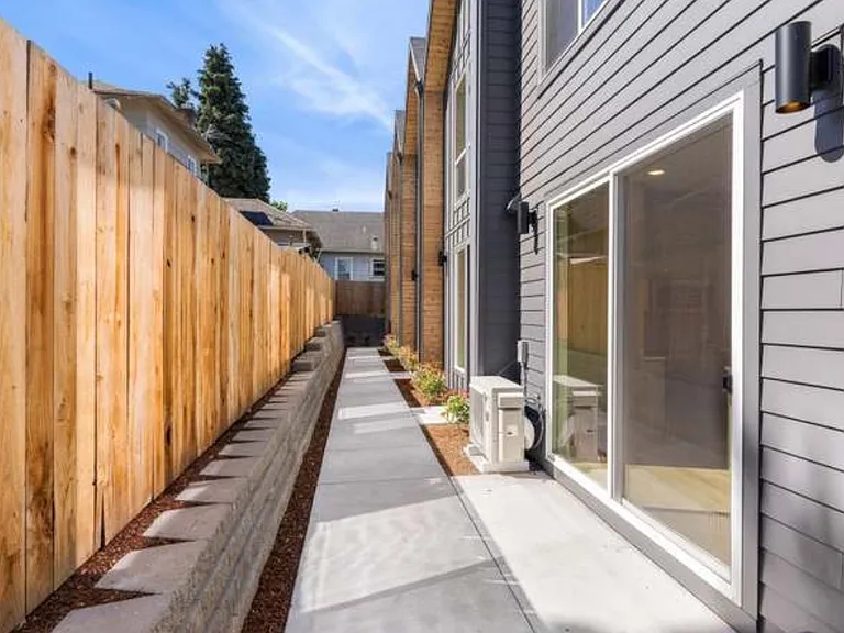 2832 SE Division St #2 — Photo 2