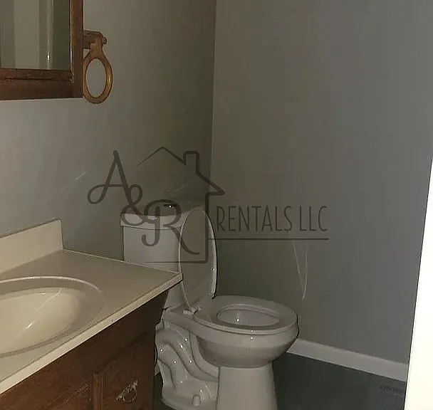 523 E 22nd St — Photo 8