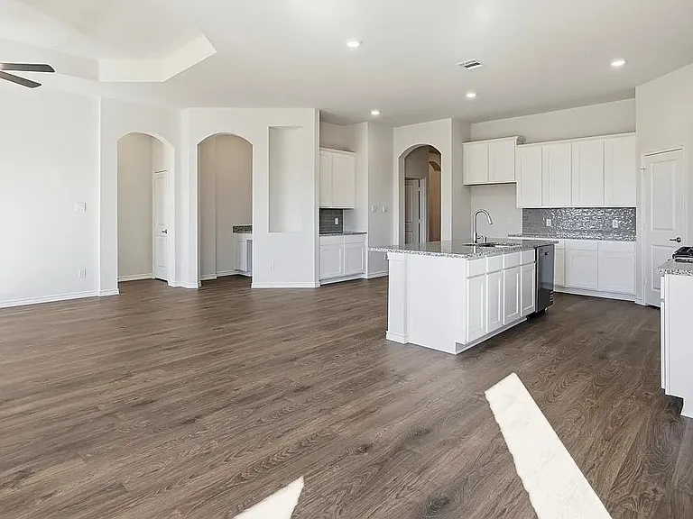 8428 Radiant St — Photo 8