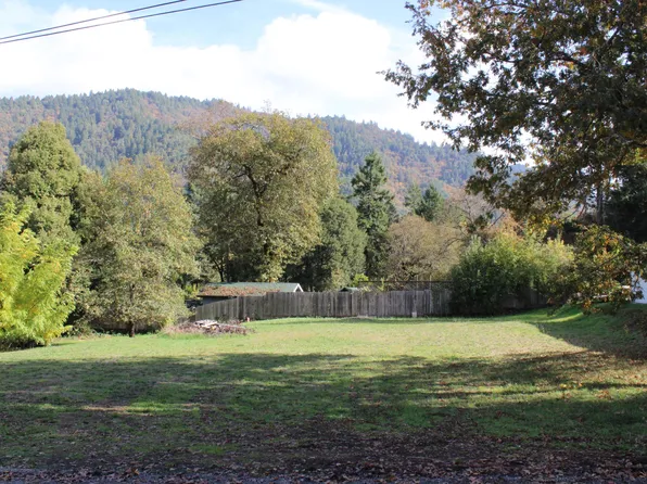 21 Roth Rd, Willow Creek, CA 95573