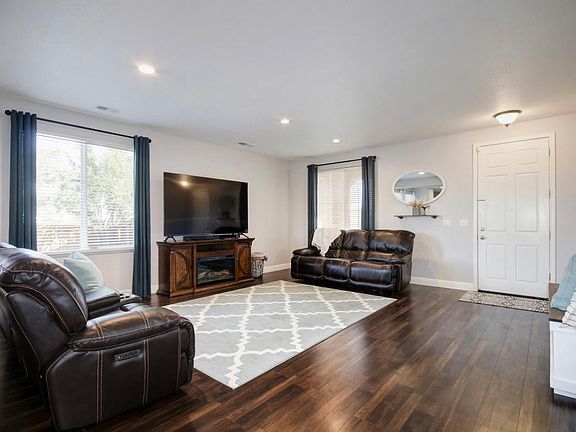 2nd image of 1419 Claridge Ct