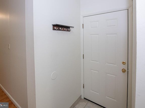 2nd image of 1526 Mount Vernon St #1