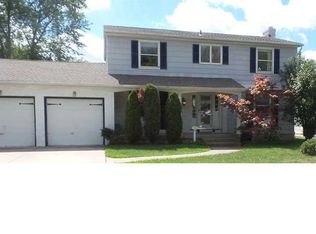 195 Willow Ridge Dr, Amherst, NY 14228