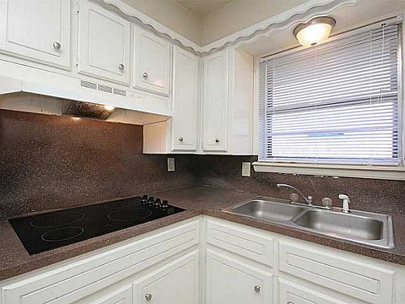 5th image of 1303 Oakhurst Ave