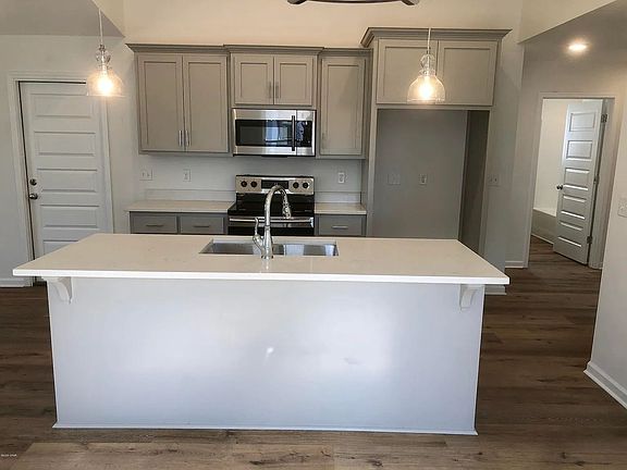 3rd image of 420 Raven Ln