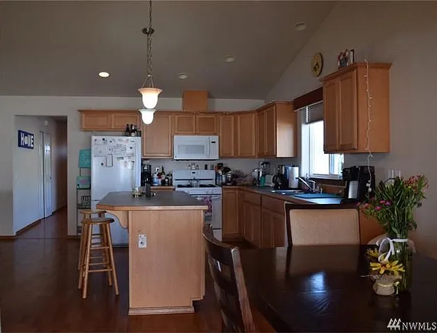 2522 N Ellington St — Photo 3