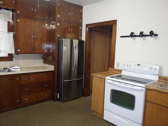 5th image of 604 S Weed St