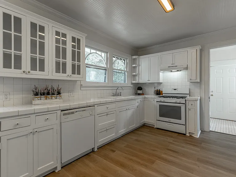 5405 Saint Elmo Ave — Photo 9