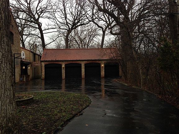 4th image of 2433 Brookwood Dr