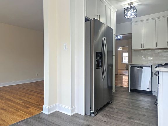 3rd image of 21-06 Steinway St #1