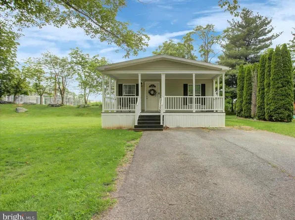 38 Colonial Cir, Shippensburg, PA 17257