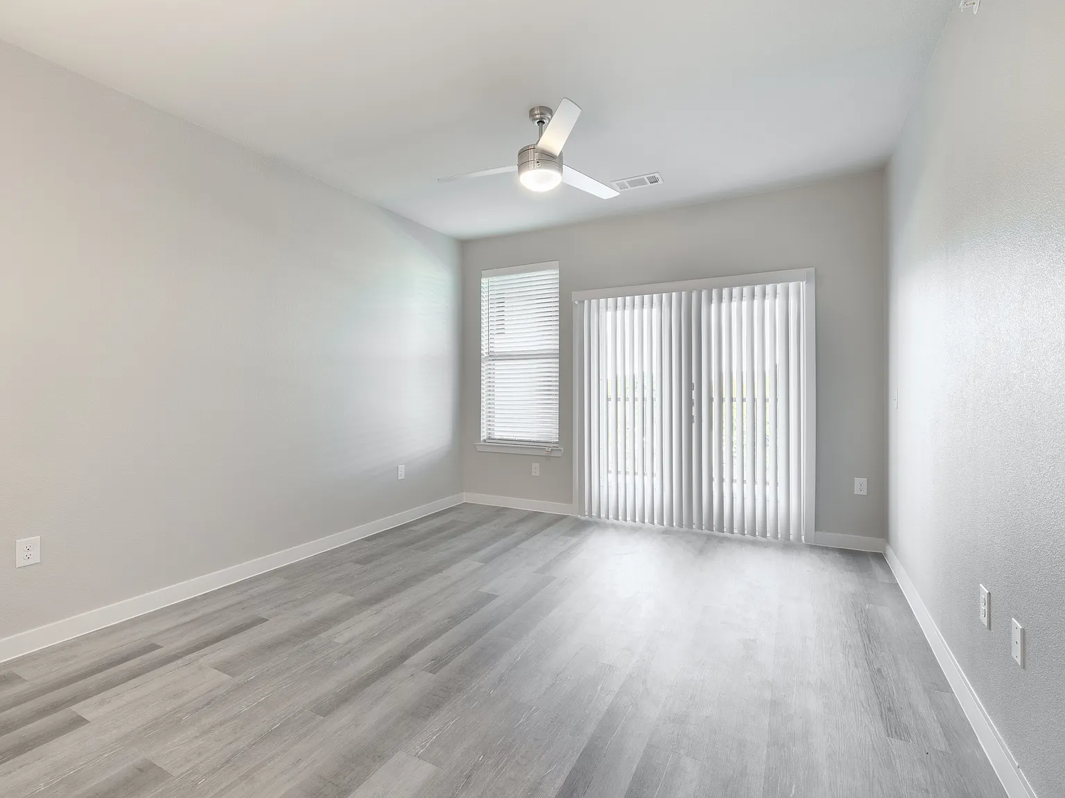 1 bed, 770 sqft, $1,350 — Photo 1