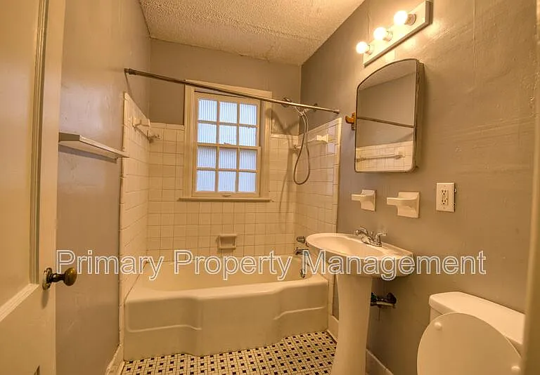2212 NW 31st St — Photo 7