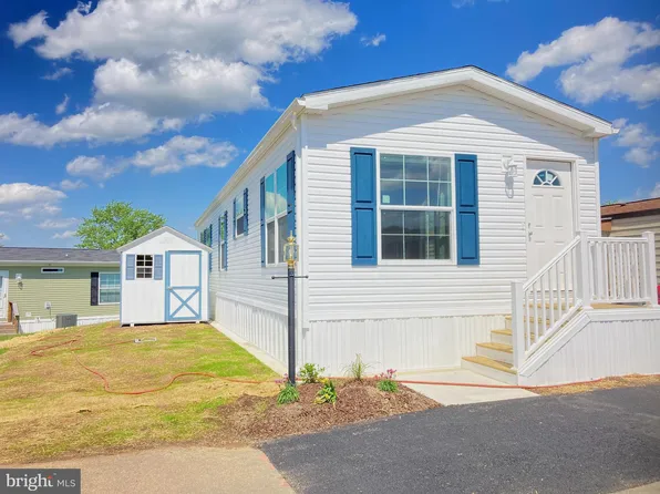 45 Center Ct, North Wales, PA 19454