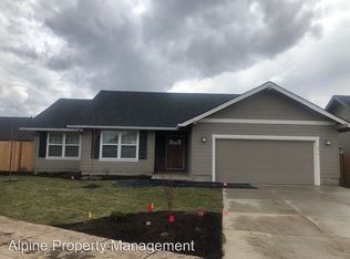 476 NE Oak Pl, Redmond, OR 97756