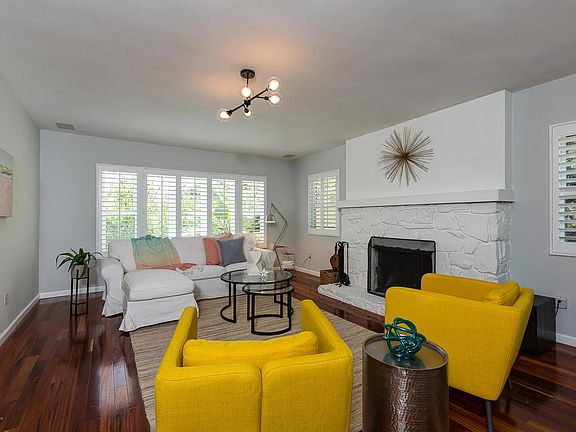 4th image of 309 W Avenue 45