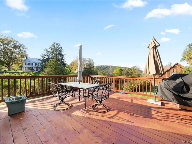 1403 Kings Hwy — Photo 37