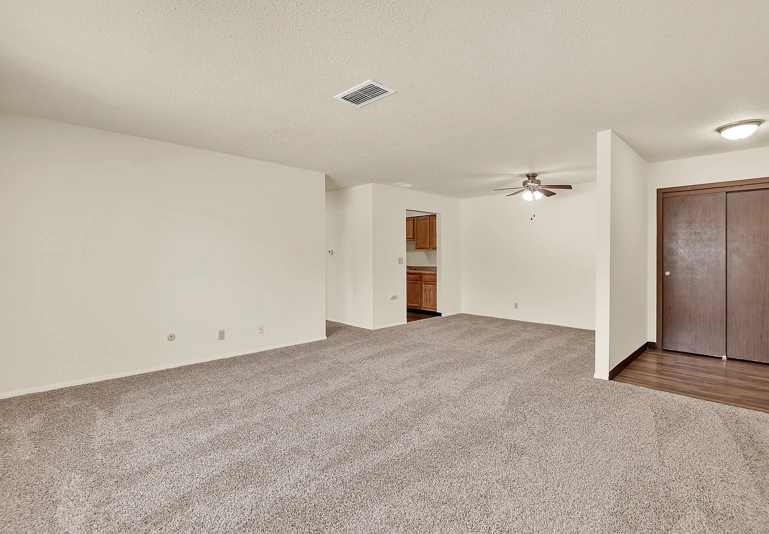 Kimberly Club Apartments — Photo 4