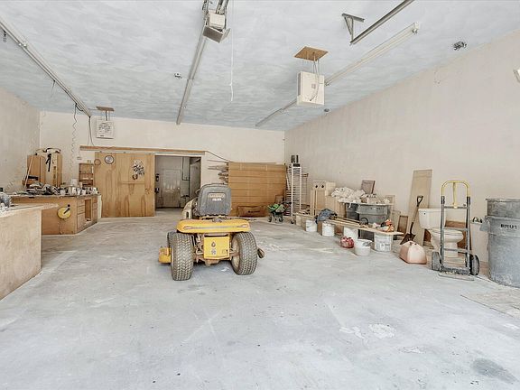5th image of 70 Creekview Dr