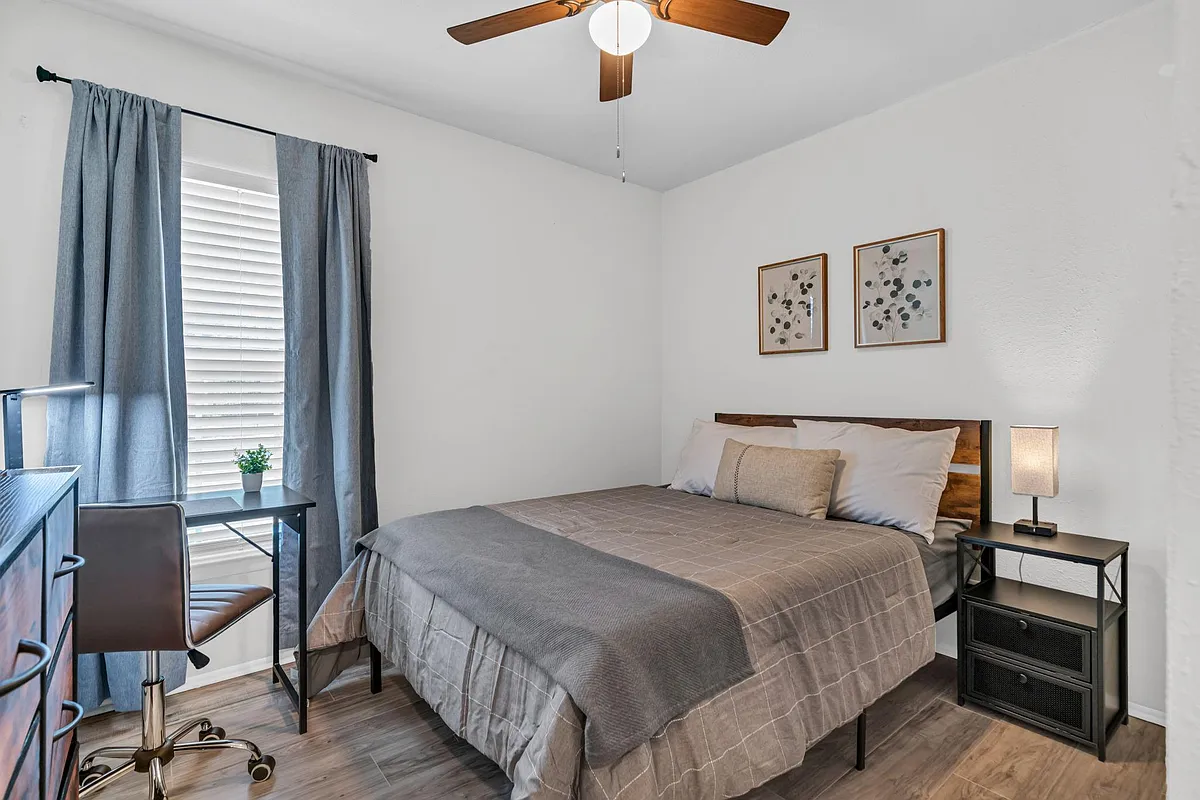 Room 3
Pecan - Island View St