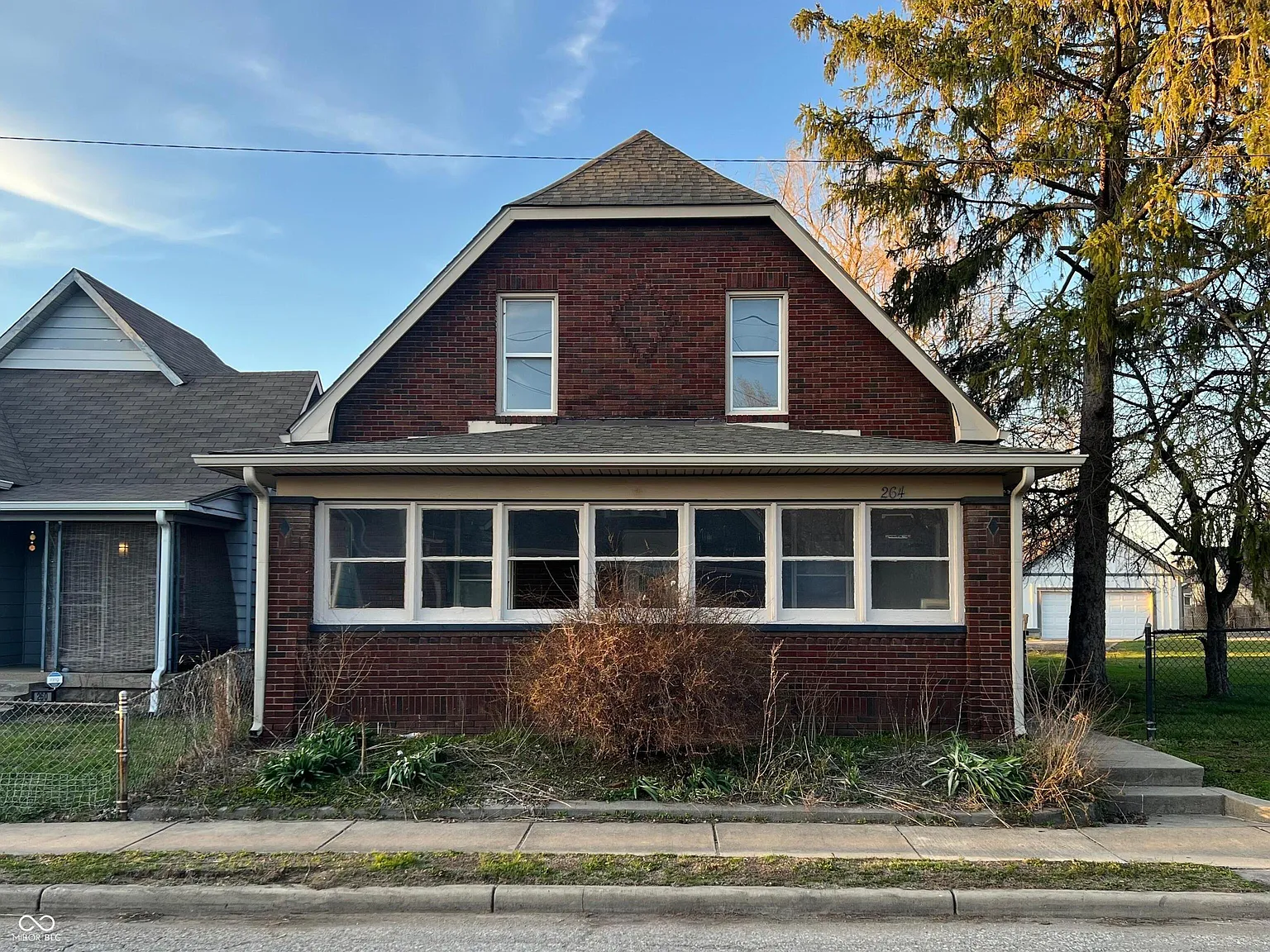 264 E Caven St photo 1