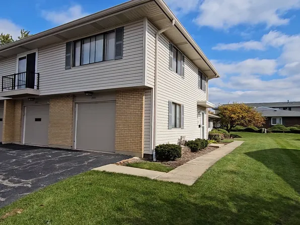 201 Nauset Ln, Schaumburg, IL 60194