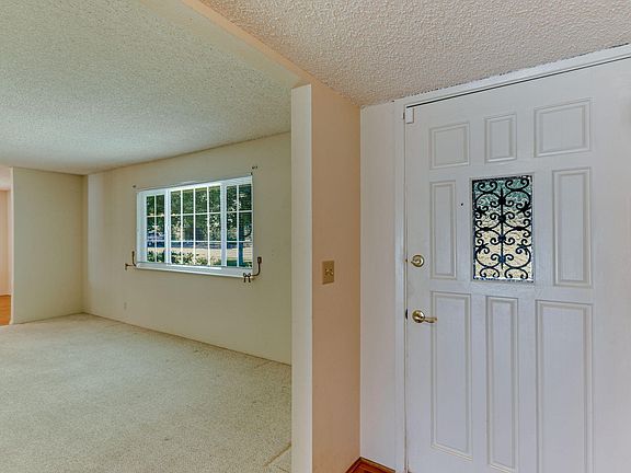 3rd image of 5082 Surrey Dr